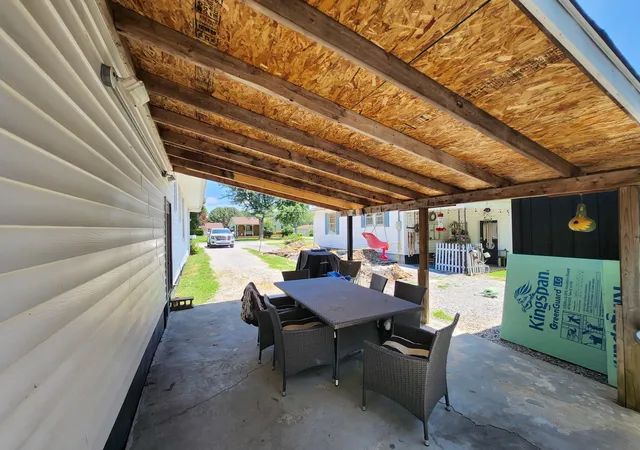 Photo 2 of Sale Pending at 611 S Halliday Ave, Duquoin, IL 62832 | MLS# 12694068 | Listing updated on 2026-08-04