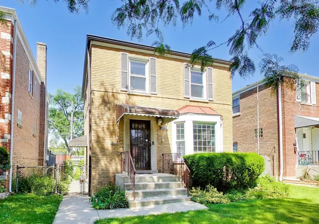 Homes for sale in Chicago, IL | 6028 N Whipple St N, Chicago, IL 60659 | MLS# 12694076