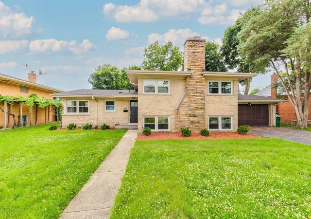 Homes for sale in Park Ridge, IL | 2913 W Sibley St, Park Ridge, IL 60068 | MLS# 12694080