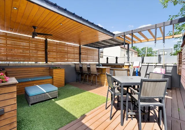2nd image of 1410 W Huron St #1, Chicago, IL 60642 | MLS# 12694129
