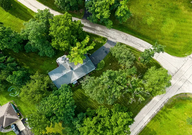 2nd image of 2824 Red Barn Rd, Crystal Lake, IL 60012 | MLS# 12694138