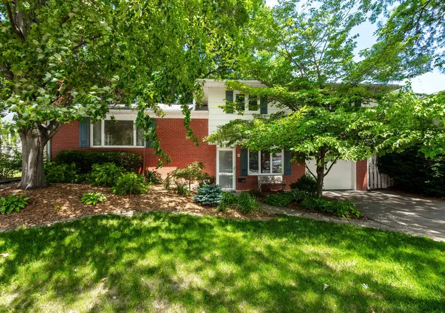 Homes for sale in Moline, IL | 4213 35 Ave, Moline, IL 61265 | MLS# 12694143