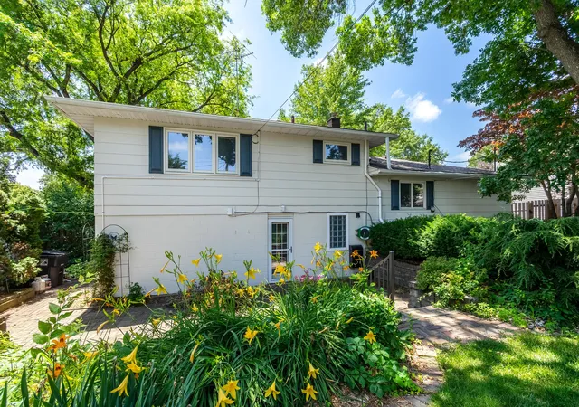 Homes for sale in Moline, IL | 4213 35 Ave, Moline, IL 61265 | MLS# 12694143