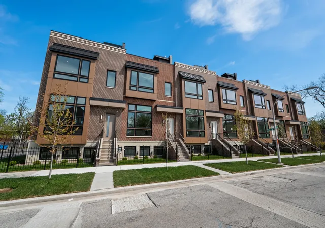 58th image of 708 E 41 St, Chicago, IL 60653 | MLS# 12694144