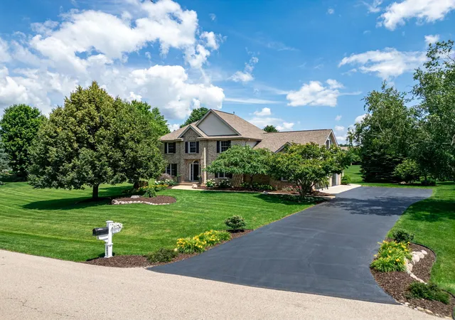 Homes for sale in Belvidere, IL | 840 Boulder Ridge Dr, Belvidere, IL 61008 | MLS# 12694145