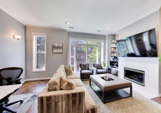 2nd image of 1732 W Diversey Pkwy #2W, Chicago, IL 60614 | MLS# 12694154