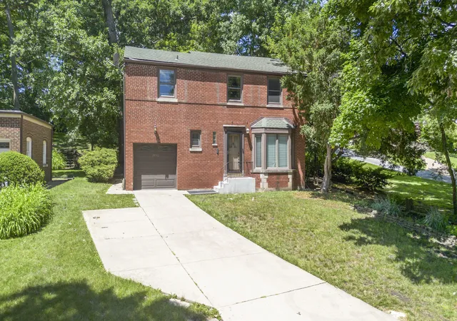 Homes for sale in Chicago, IL | 10742 S Longwood Dr, Chicago, IL 60643 | MLS# 12694170