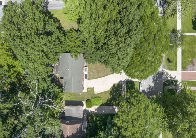 Homes for sale in Chicago, IL | 10742 S Longwood Dr, Chicago, IL 60643 | MLS# 12694170