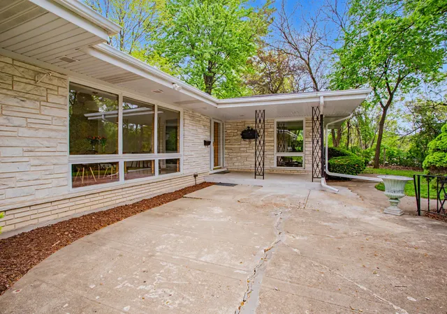 Photo 30 of Single family home for sale at 6503 N Longmeadow Ave, Lincolnwood, IL 60712 | MLS# 12694176 | Listing updated on 2026-09-14