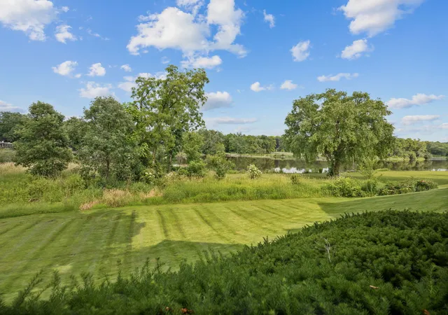 Listing Photo 2 - Condo for sale in building located at 1240 Willowgate Ln, Saint Charles, IL 60174 - Unit #