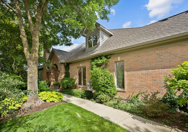 Homes for sale in St. Charles, IL | 1240 Willowgate Ln, St. Charles, IL 60174 | MLS# 12694179