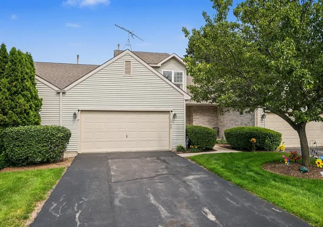 3rd image of 1724 Court St, Mc Henry, IL 60051 | MLS# 12694183