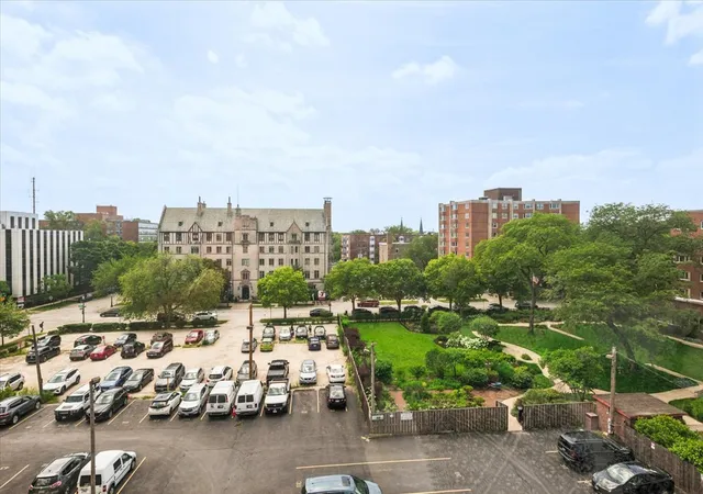 2nd image of 1572 Maple Ave, Evanston, IL 60201