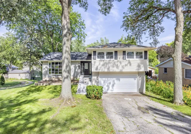 3rd image of 123 Kainer Ave, Barrington, IL 60010 | MLS# 12694233