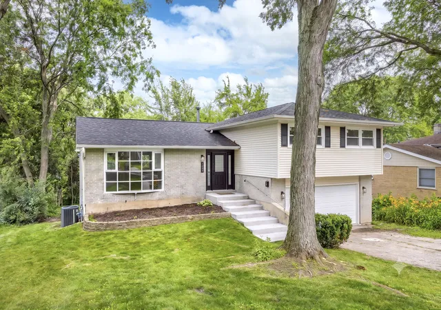 2nd image of 123 Kainer Ave, Barrington, IL 60010 | MLS# 12694233
