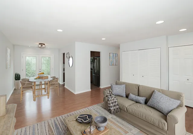 4th image of 5049 Lichfield Dr, Hoffman Estates, IL 60010 | MLS# 12694239