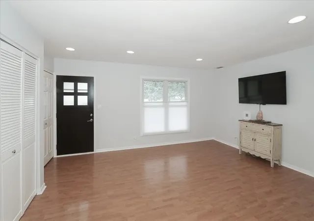 5th image of 5049 Lichfield Dr, Hoffman Estates, IL 60010 | MLS# 12694239