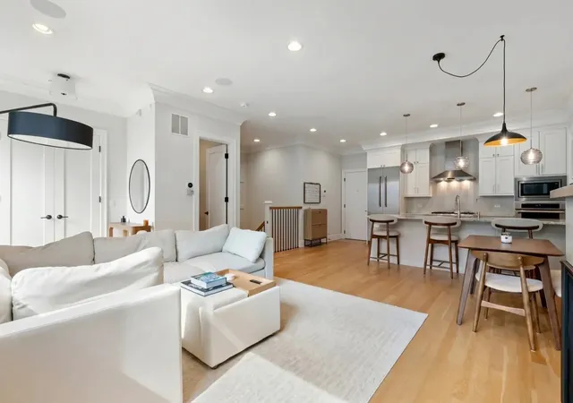 Homes for sale in Chicago, IL | 2738 N Racine Ave #1w, Chicago, IL 60614 | MLS# 12694247
