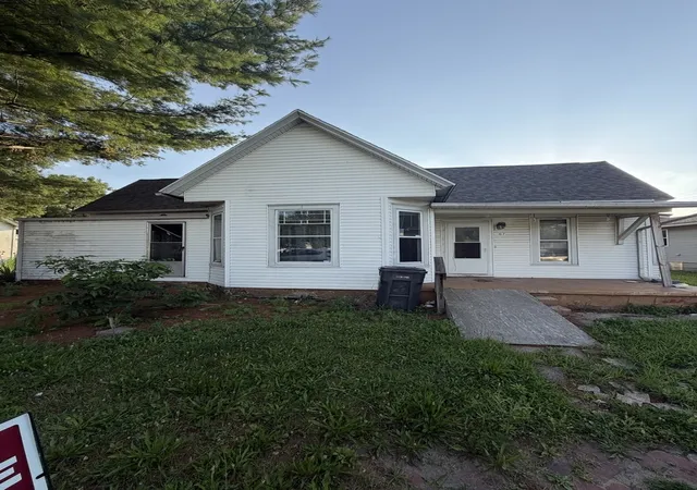 Photo 2 of Single family home for sale at 207 S Railroad St, Lovington, IL 61937 | MLS# 12694257 | Listing updated on 2026-07-15