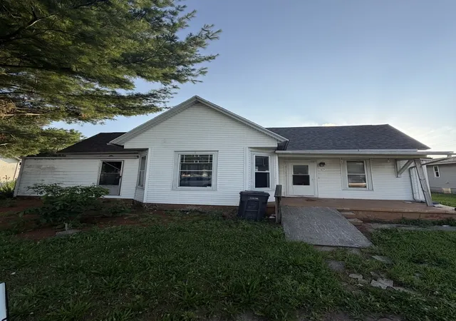 Photo 4 of Single family home for sale at 207 S Railroad St, Lovington, IL 61937 | MLS# 12694257 | Listing updated on 2026-07-15