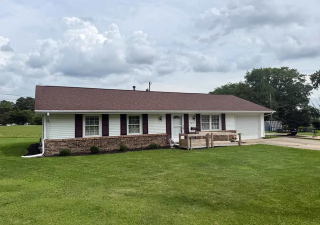 Homes for sale in Danville, IL | 1619 Skyline Dr, Danville, IL 61832 | MLS# 12694260