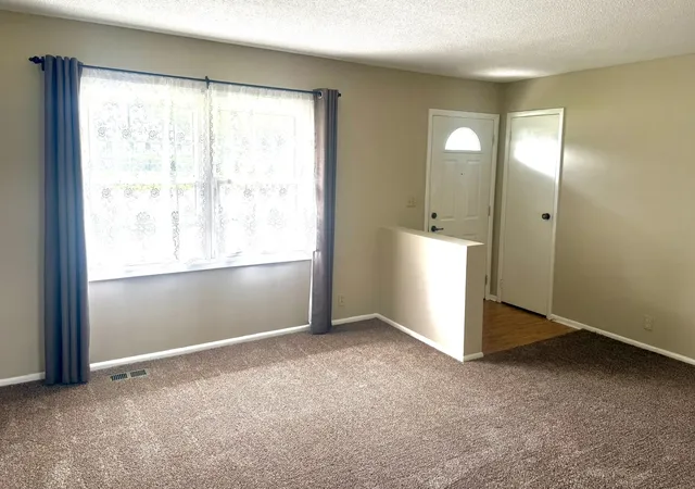 3rd image of 1619 Skyline Dr, Danville, IL 61832 | MLS# 12694260