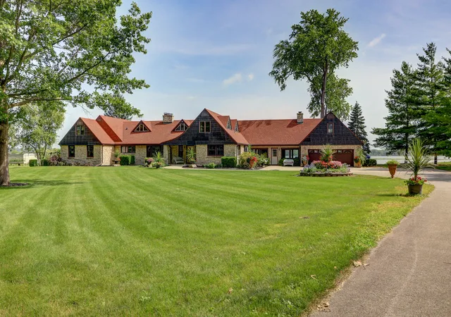 Photo 2 of Single family home for sale at 701 Hill Dr, Rock Falls, IL 61071 | MLS# 12694265 | Listing updated on 2026-09-05