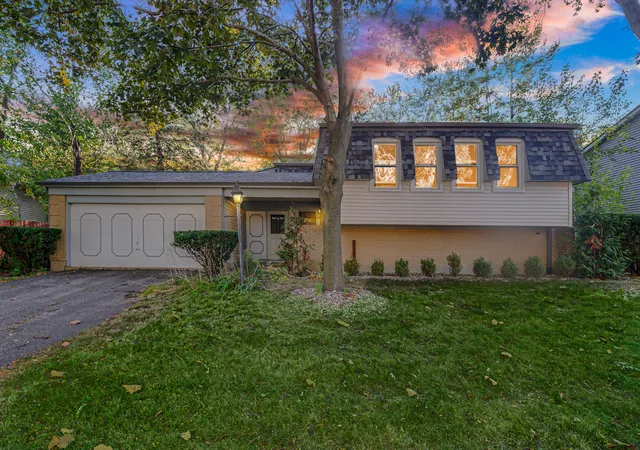 Homes for sale in Bolingbrook, IL | 308 Pacific Dr, Bolingbrook, IL 60440 | MLS# 12694295