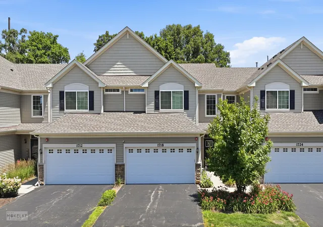 Homes for sale in Batavia, IL | 1718 Carlstedt Dr, Batavia, IL 60510 | MLS# 12694301
