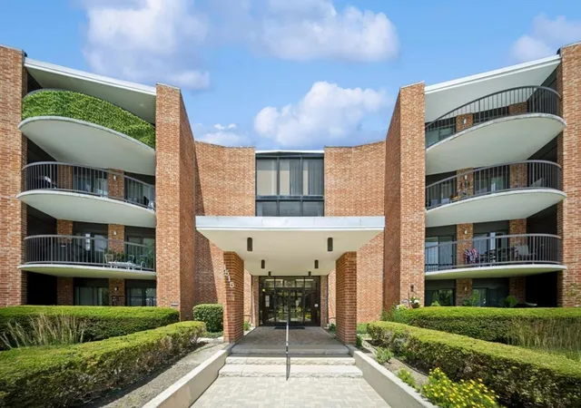 Homes for sale in Arlington Heights, IL | 1515 E Central Rd #420C, Arlington Heights, IL 60005 | MLS# 12694352