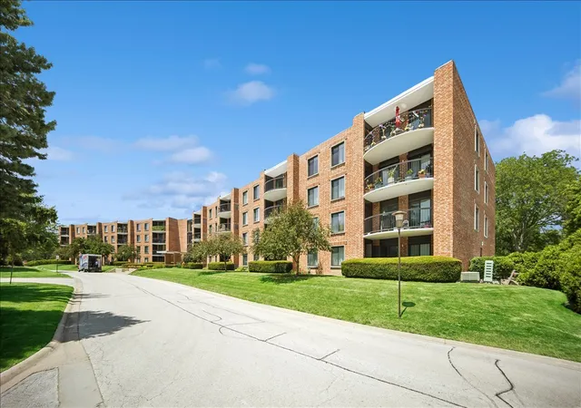 Homes for sale in Arlington Heights, IL | 1515 E Central Road, Arlington Heights, IL 60005 | Houzeo