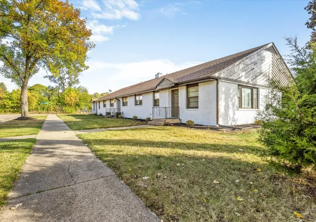 2nd image of 820 Cottage Grove Ave, Rockford, IL 61103 | MLS# 12694372
