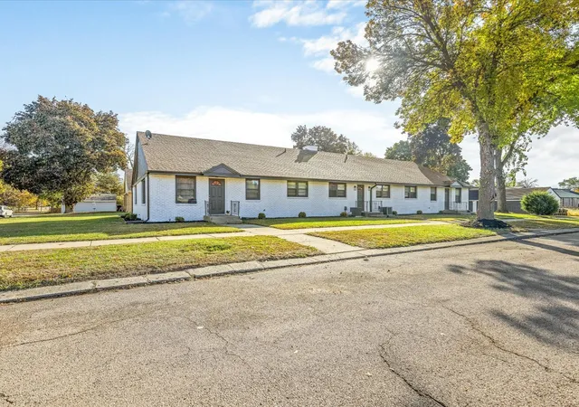 3rd image of 820 Cottage Grove Ave, Rockford, IL 61103 | MLS# 12694372