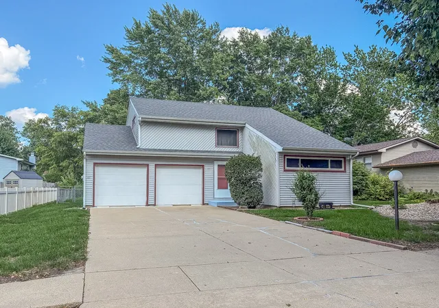 Homes for sale in Champaign, IL | 2314 Mulberry Ct, Champaign, IL 61821 | MLS# 12694384