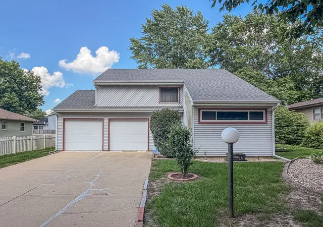 Homes for sale in Champaign, IL | 2314 Mulberry Ct, Champaign, IL 61821 | MLS# 12694384