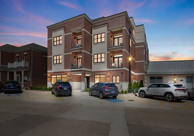 1st image of 514 Hillgrove Ave #202, Western Springs, IL 60558 | MLS# 12694402