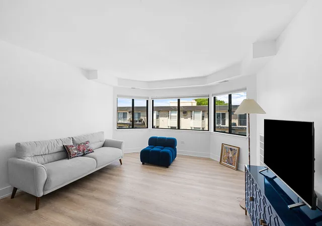 2nd image of 5500 Lincoln Ave #504W, Morton Grove, IL 60053 | MLS# 12694431