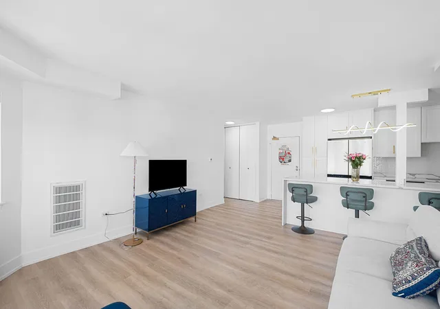 3rd image of 5500 Lincoln Ave #504W, Morton Grove, IL 60053 | MLS# 12694431