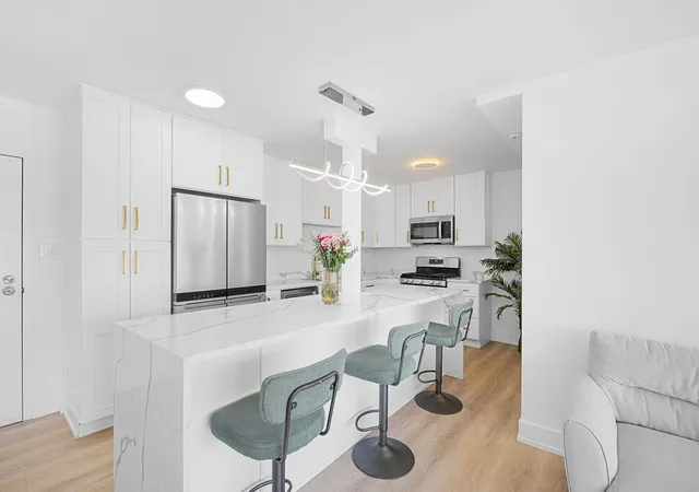 4th image of 5500 Lincoln Ave #504W, Morton Grove, IL 60053 | MLS# 12694431