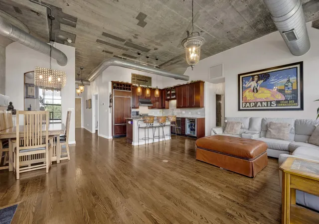 4th image of 1033 W 14Th Pl #318, Chicago, IL 60608 | MLS# 12694455