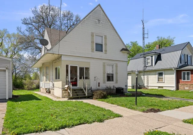 Homes for sale in Morrison, IL | 505 E Main St, Morrison, IL 61270 | MLS# 12694466