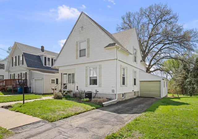 Homes for sale in Morrison, IL | 505 E Main St, Morrison, IL 61270 | MLS# 12694466