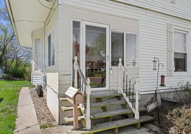 Homes for sale in Morrison, IL | 505 E Main St, Morrison, IL 61270 | MLS# 12694466