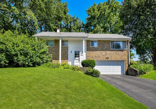 Homes for sale in Batavia, IL | 1251 Trillium Ct, Batavia, IL 60510 | MLS# 12694474