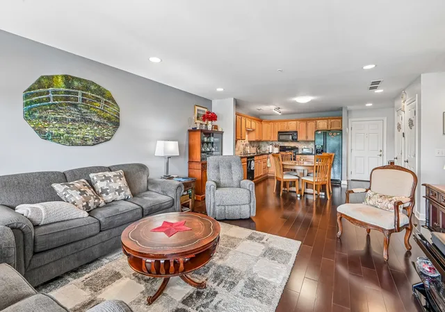 3rd image of 50 N Bokelman St #535, Roselle, IL 60172 | MLS# 12694479