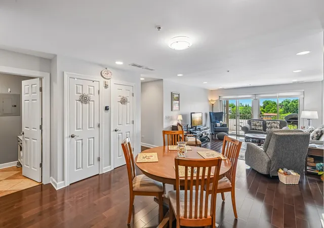 4th image of 50 N Bokelman St #535, Roselle, IL 60172 | MLS# 12694479