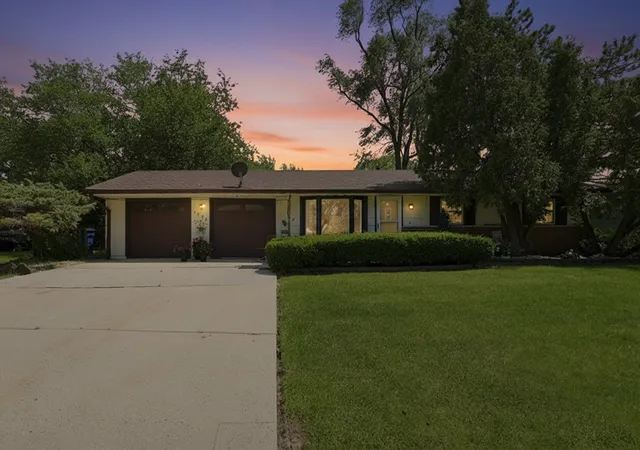 Homes for sale in Schaumburg, IL | 1509 Chatham Ln, Schaumburg, IL 60193 | MLS# 12694502