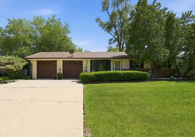 Homes for sale in Schaumburg, IL | 1509 Chatham Ln, Schaumburg, IL 60193 | MLS# 12694502