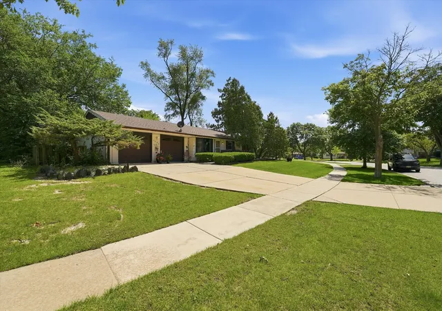 Homes for sale in Schaumburg, IL | 1509 Chatham Ln, Schaumburg, IL 60193 | MLS# 12694502