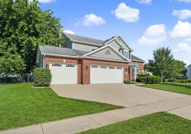3rd image of 2101 Talans Dr, Champaign, IL 61822 | MLS# 12694516